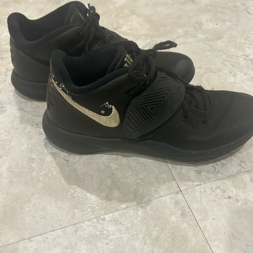 Men’s Nike Kyrie Flytrap 3 basketball shoes size 9 - Picture 1 of 5